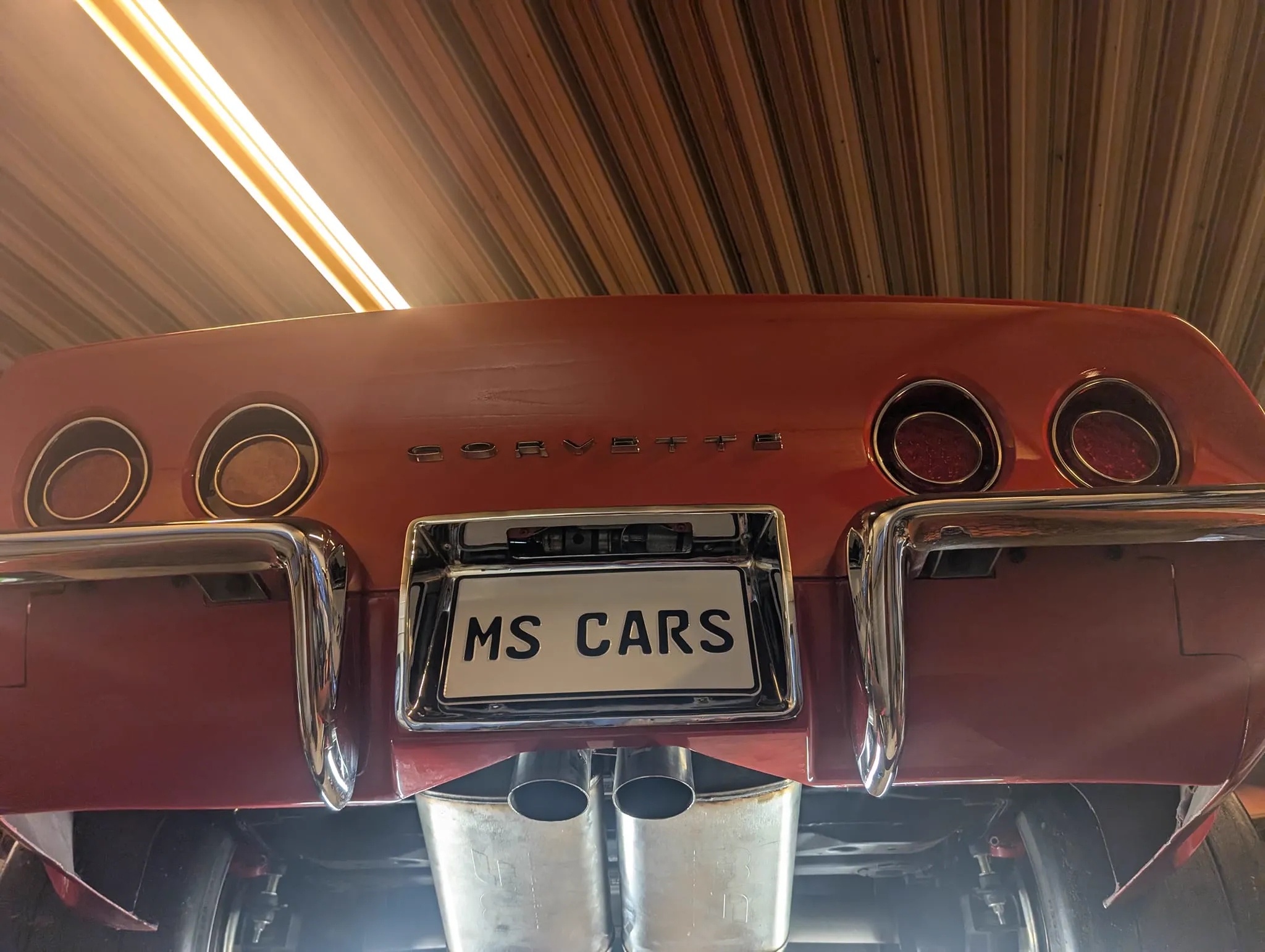 Corvette bakfra med skreddersydde eksosrør