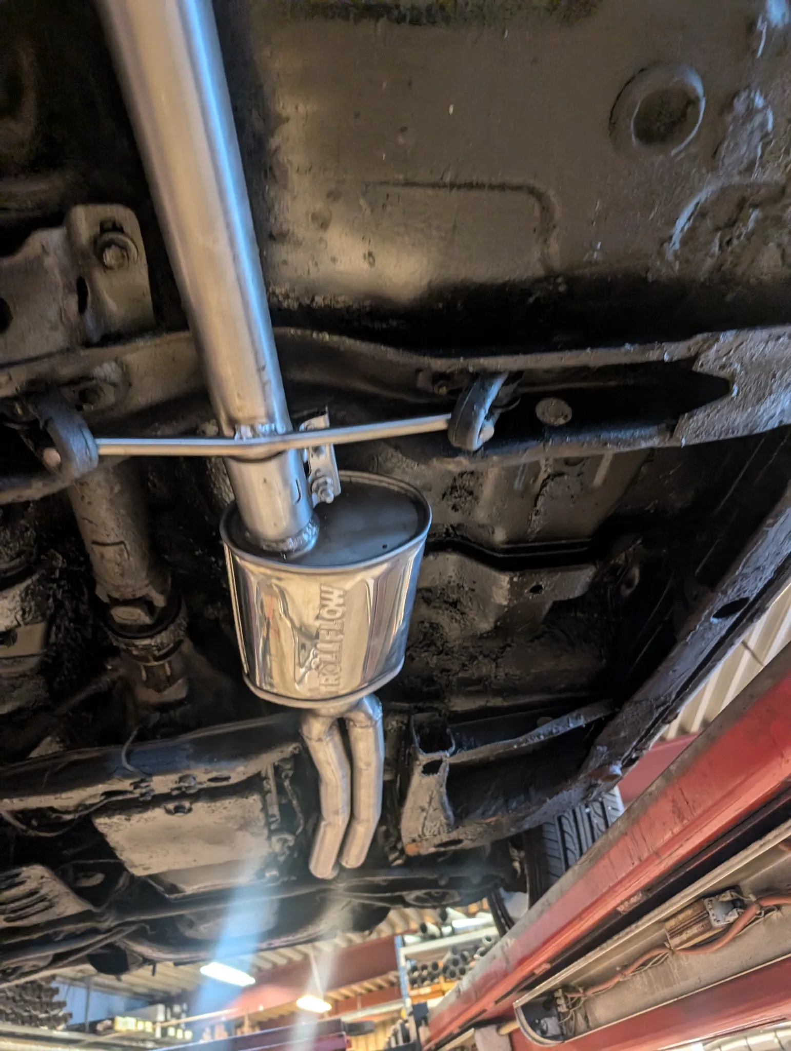 Toyota Crown – eksosarbeid