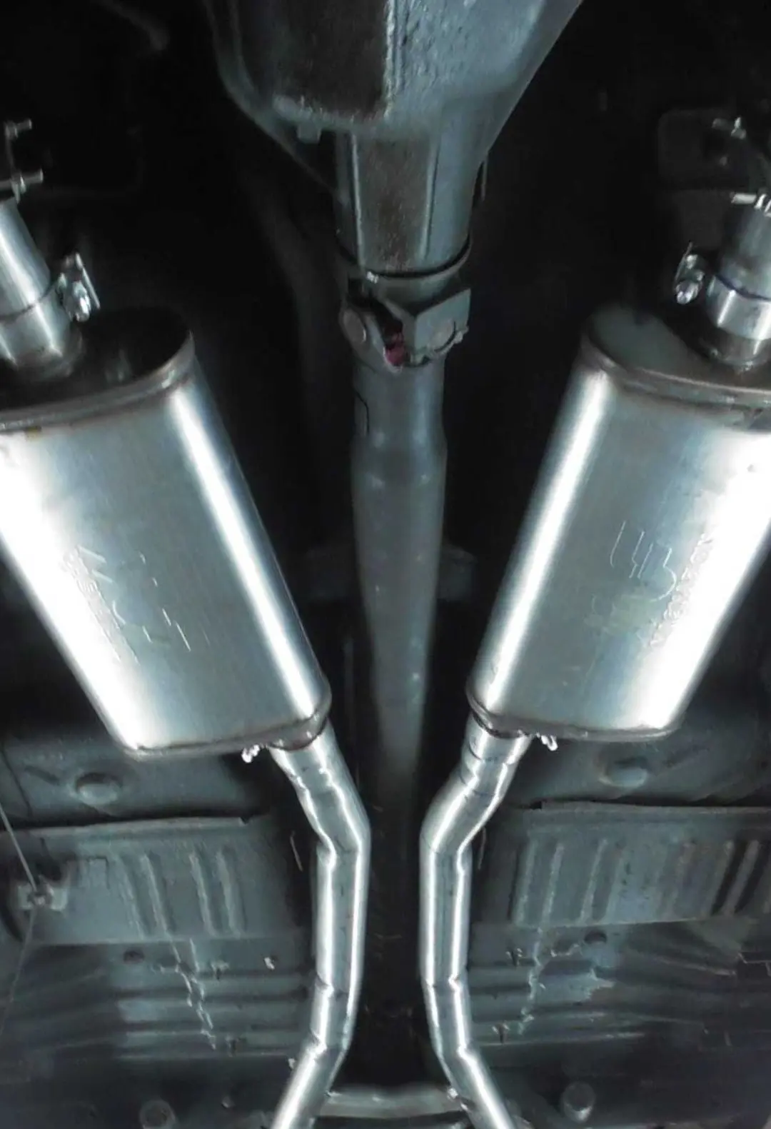 Dobbelt skreddersydd eksosanlegg i rustfritt stål